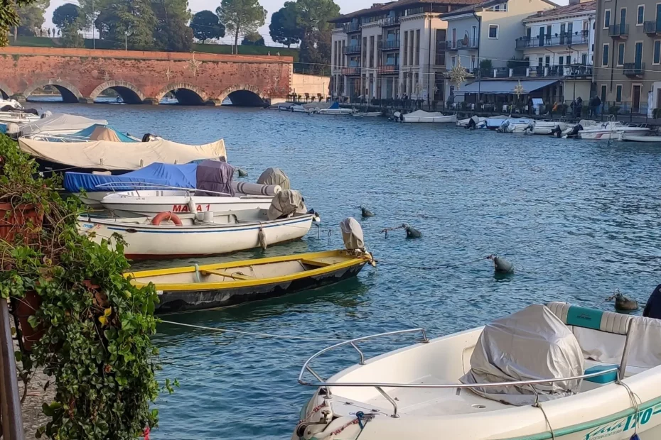 Canale di Mezzo a Peschiera durante il Palio di San Martino 2024